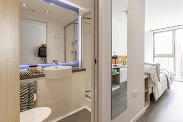 Gold En Suite at Dunaskin Mill, 5 Dunaskin Court, West End, Glasgow, G116QJ - Image 8